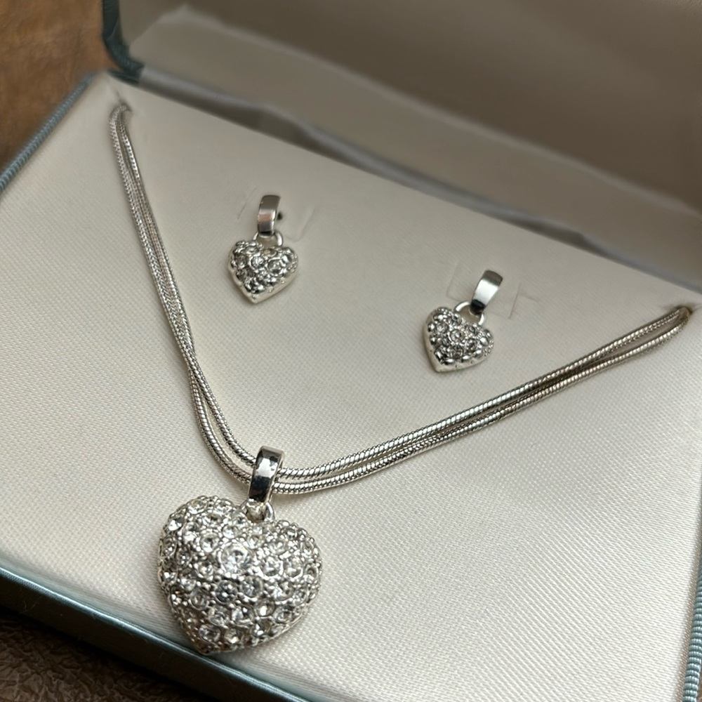Necklace and earrings set